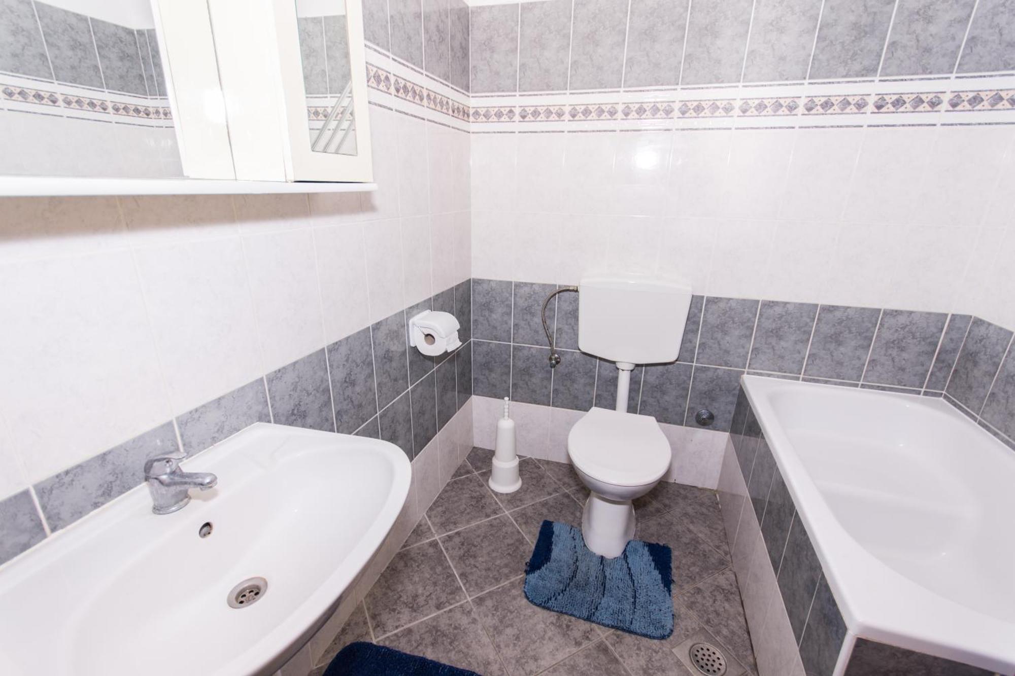 Apartments Vaska Trogir Exterior photo